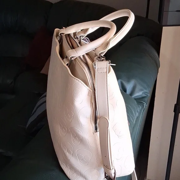 BETSEY JOHNSON Chalk color with Embossed Skulls & Bandana Purse. NWT. - Picture 4 of 15